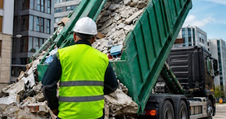 Вывоз строительного мусора в Кимрах: услуги лицензированной компании — ПроМусор